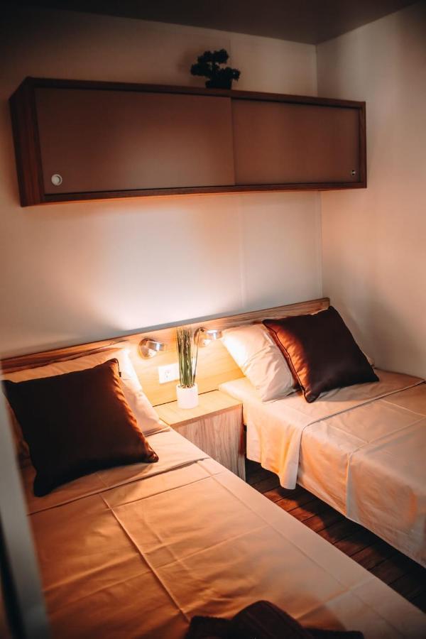 Mobile Home Kailani Nr 121, Camping Porton Biondi روفينج المظهر الخارجي الصورة