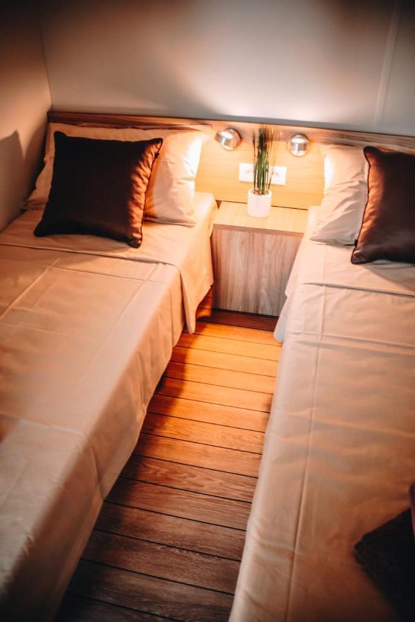 Mobile Home Kailani Nr 121, Camping Porton Biondi روفينج المظهر الخارجي الصورة