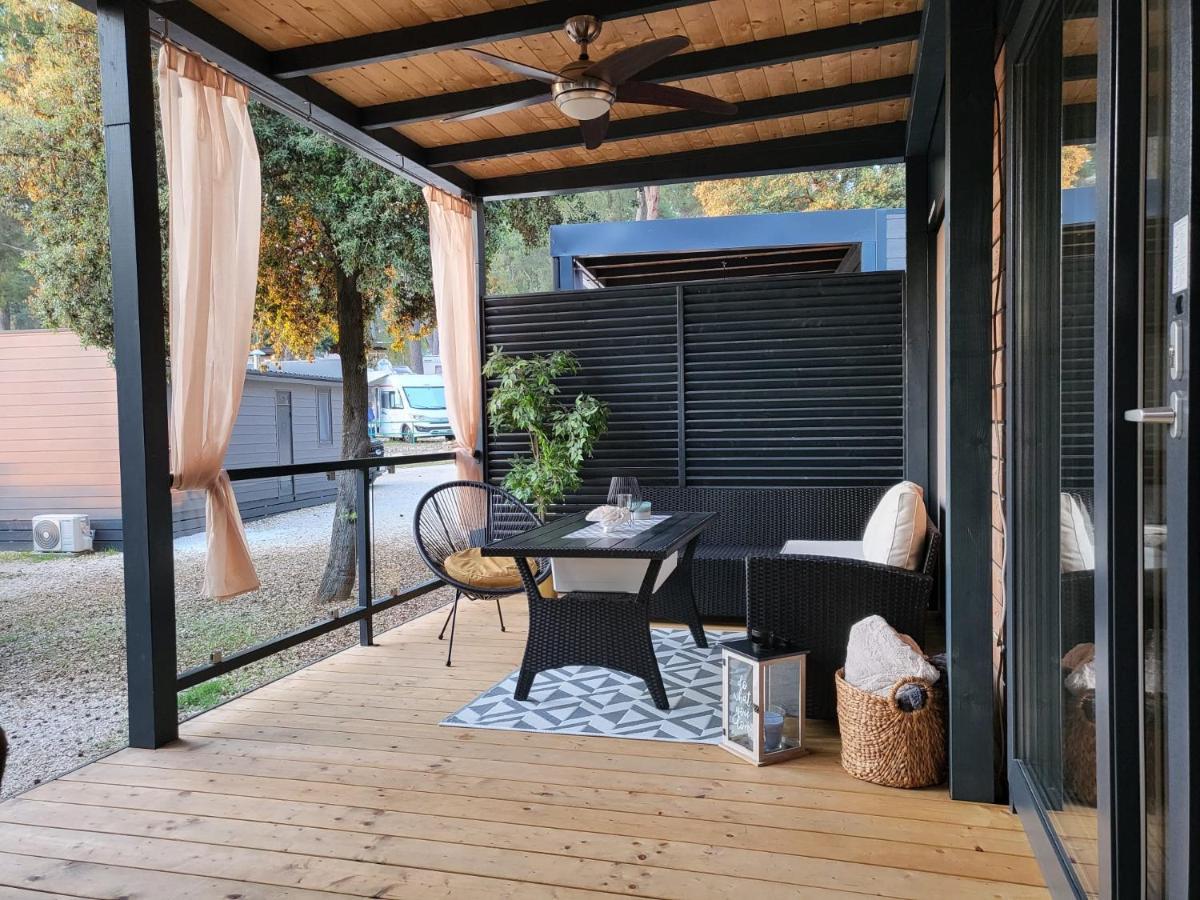 Mobile Home Kailani Nr 121, Camping Porton Biondi روفينج المظهر الخارجي الصورة