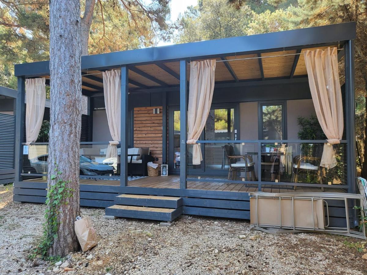 Mobile Home Kailani Nr 121, Camping Porton Biondi روفينج المظهر الخارجي الصورة