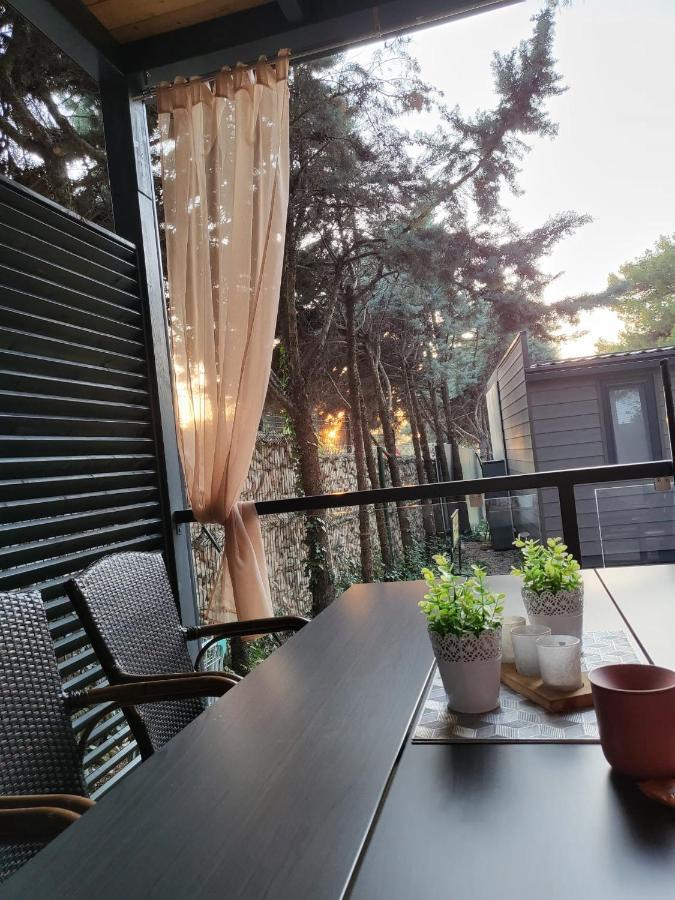 Mobile Home Kailani Nr 121, Camping Porton Biondi روفينج المظهر الخارجي الصورة