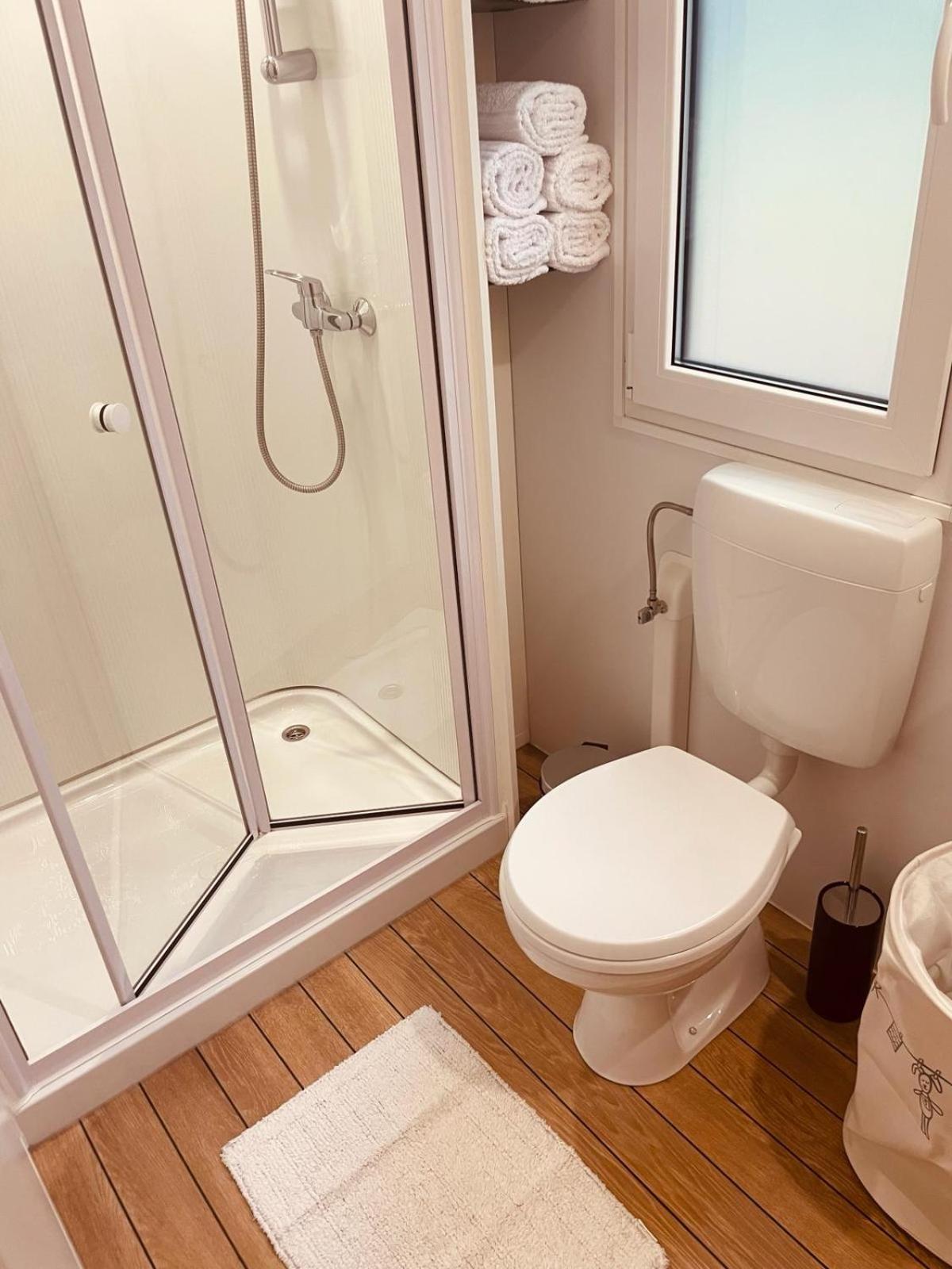 Mobile Home Kailani Nr 121, Camping Porton Biondi روفينج المظهر الخارجي الصورة